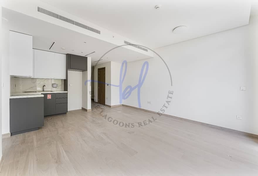 Stylish One BR | Lush Garden View | Open Kitchen